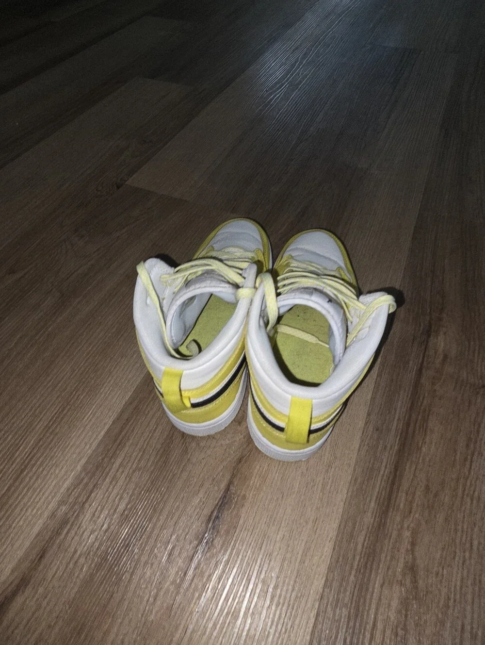 Jordan 1 Mid Dynamic Yellow Floral size 2.5 youth